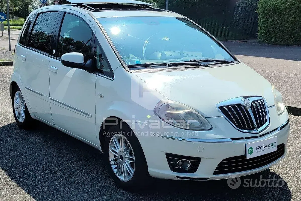 Usata Lancia Musa 77 CV (56 kW) 2010 Bianco Monovolume