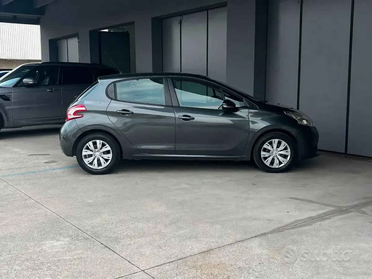 Usata Peugeot 208 Active 82 CV (60 kW) 2013 Grigio Utilitaria