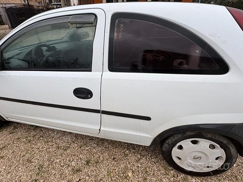 Usata Opel Corsa 60 CV (44 kW) 2002 Utilitaria