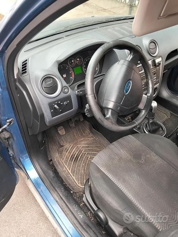 Usata Ford Fusion 2008 Blu Utilitaria