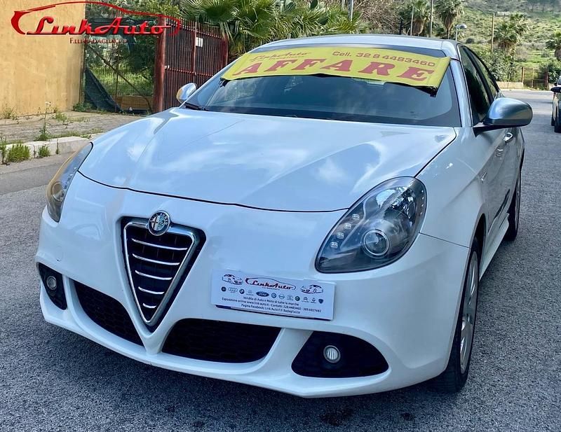 Usata Alfa Romeo Giulietta Exclusive 149 CV (109 kW) 2014 Bianco Utilitaria