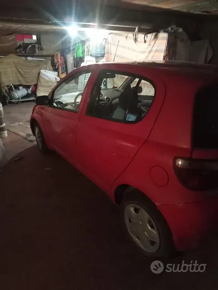 Usata Toyota Yaris 68 CV (50 kW) 1999 Rosso Berlina