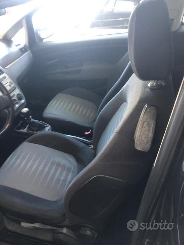 Usata Fiat Grande Punto 77 CV (56 kW) 2010 Nero Utilitaria