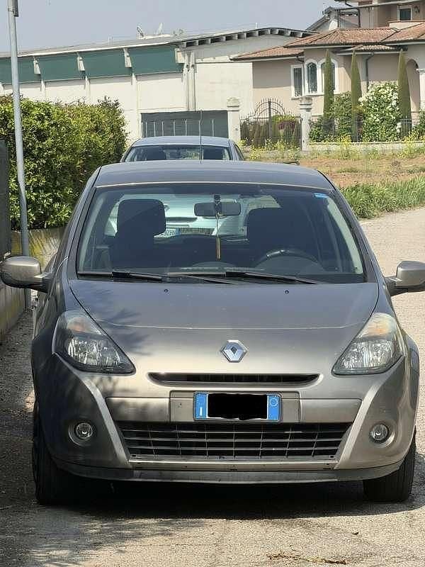 Usata Renault Clio II Dynamique 75 CV (55 kW) 2009 Berlina