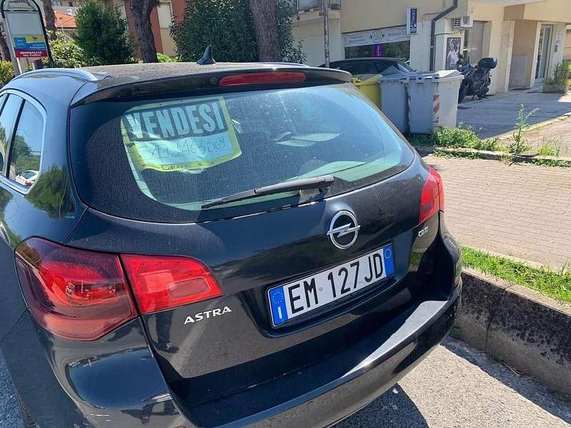 Usata Opel Astra Cosmo 110 CV (80 kW) 2012 Nero Station wagon