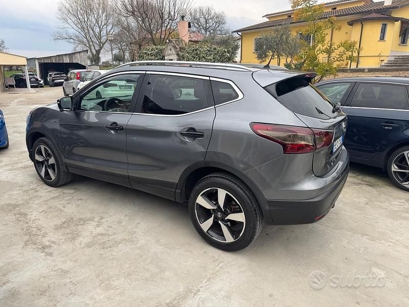 Usata Nissan Qashqai Tekna 110 CV (80 kW) 2016 Grigio SUV