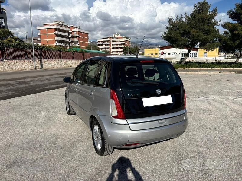 Usata Lancia Musa S 95 CV (69 kW) 2011 Grigio Monovolume