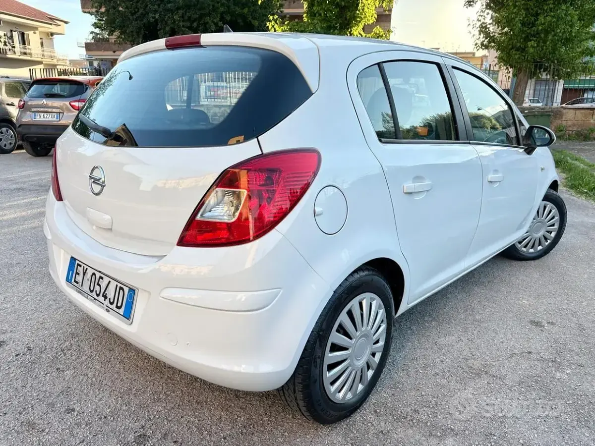 Usata Opel Corsa 85 CV (62 kW) 2015 Bianco Utilitaria