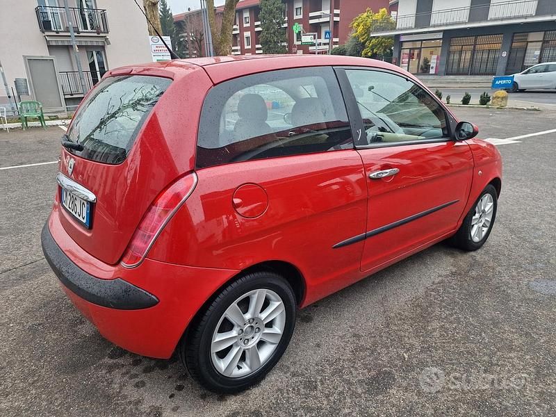 Usata Lancia Ypsilon 95 CV (69 kW) 2004 Rosso Utilitaria