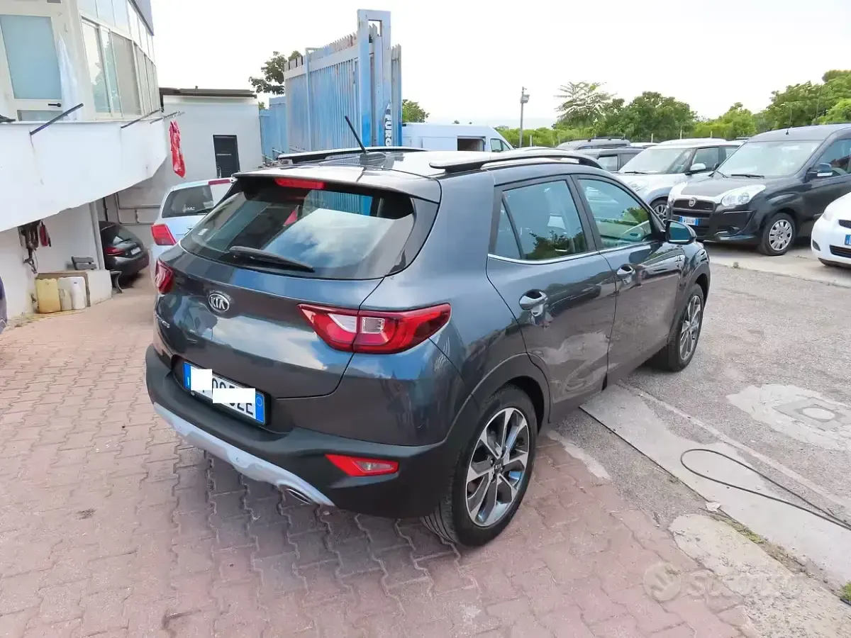 Usata Kia Stonic Style 97 CV (71 kW) 2019 Grigio SUV