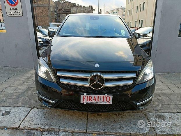 Usata Mercedes B200 135 CV (99 kW) 2012 Nero Monovolume