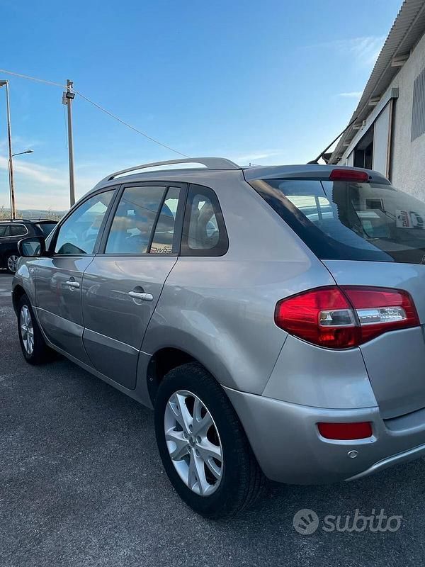 Usata Renault Koleos 150 CV (110 kW) 2009 Argento SUV