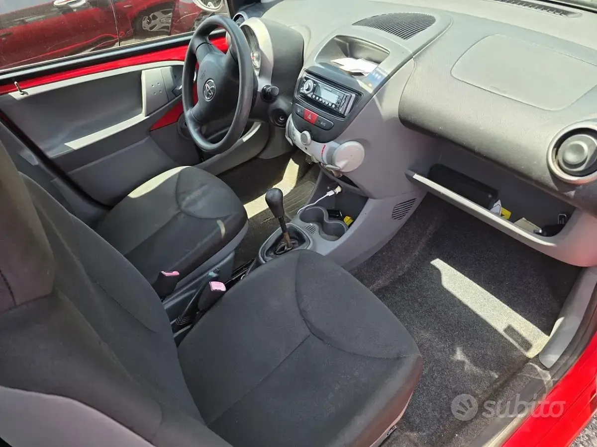 Usata Toyota Aygo Sol 68 CV (50 kW) 2009 Rosso Utilitaria