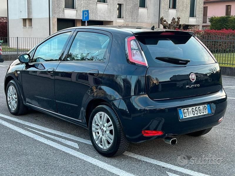 Usata Fiat Punto 75 CV (55 kW) 2015 Blu Utilitaria
