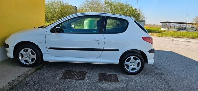 Usata Peugeot 206 60 CV (44 kW) 2005 Bianco Berlina