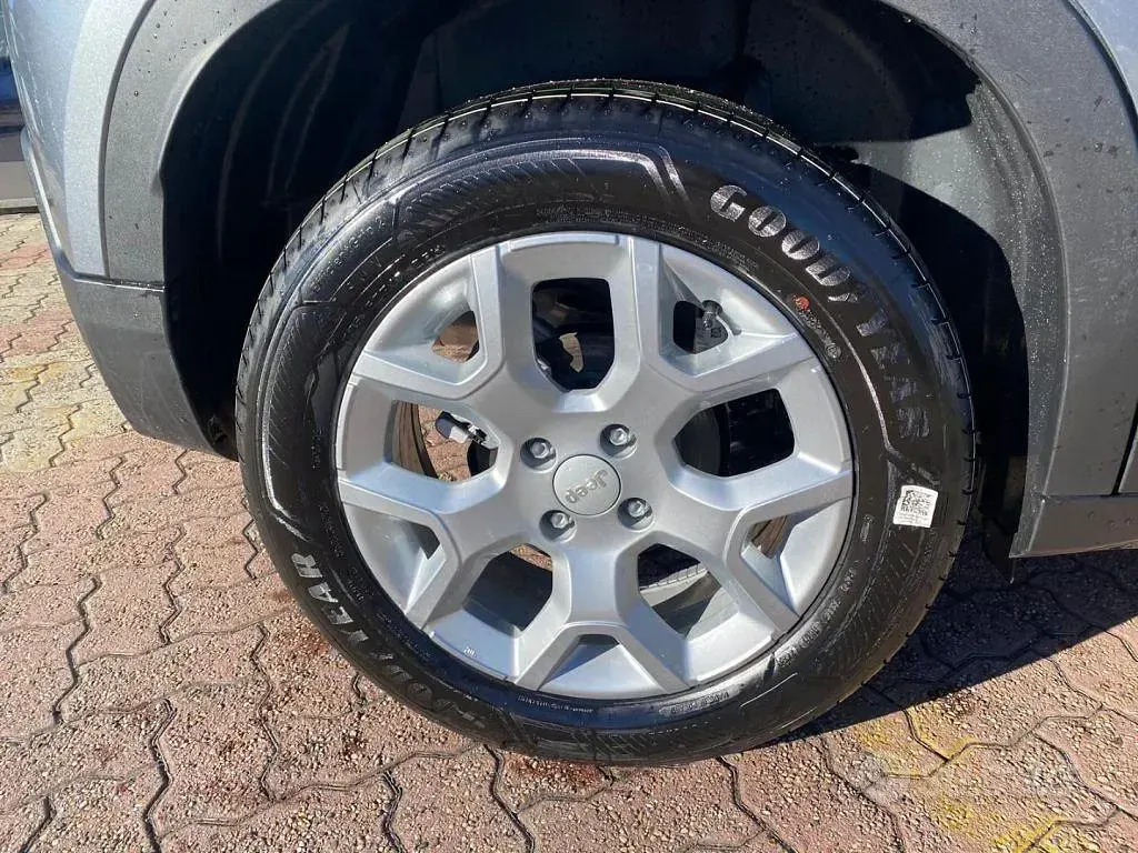 Nuova Jeep Avenger Altitude 101 CV (74 kW) 2025 Grigio SUV