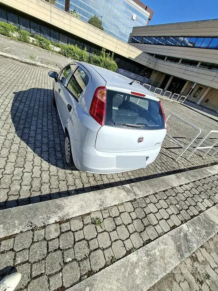 Usata Fiat Grande Punto 69 CV (50 kW) 2013 Bianco Utilitaria