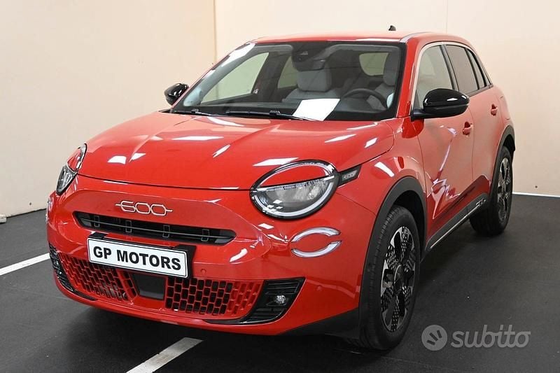 Usata Fiat 600 100 CV (73 kW) 2024 Rosso SUV