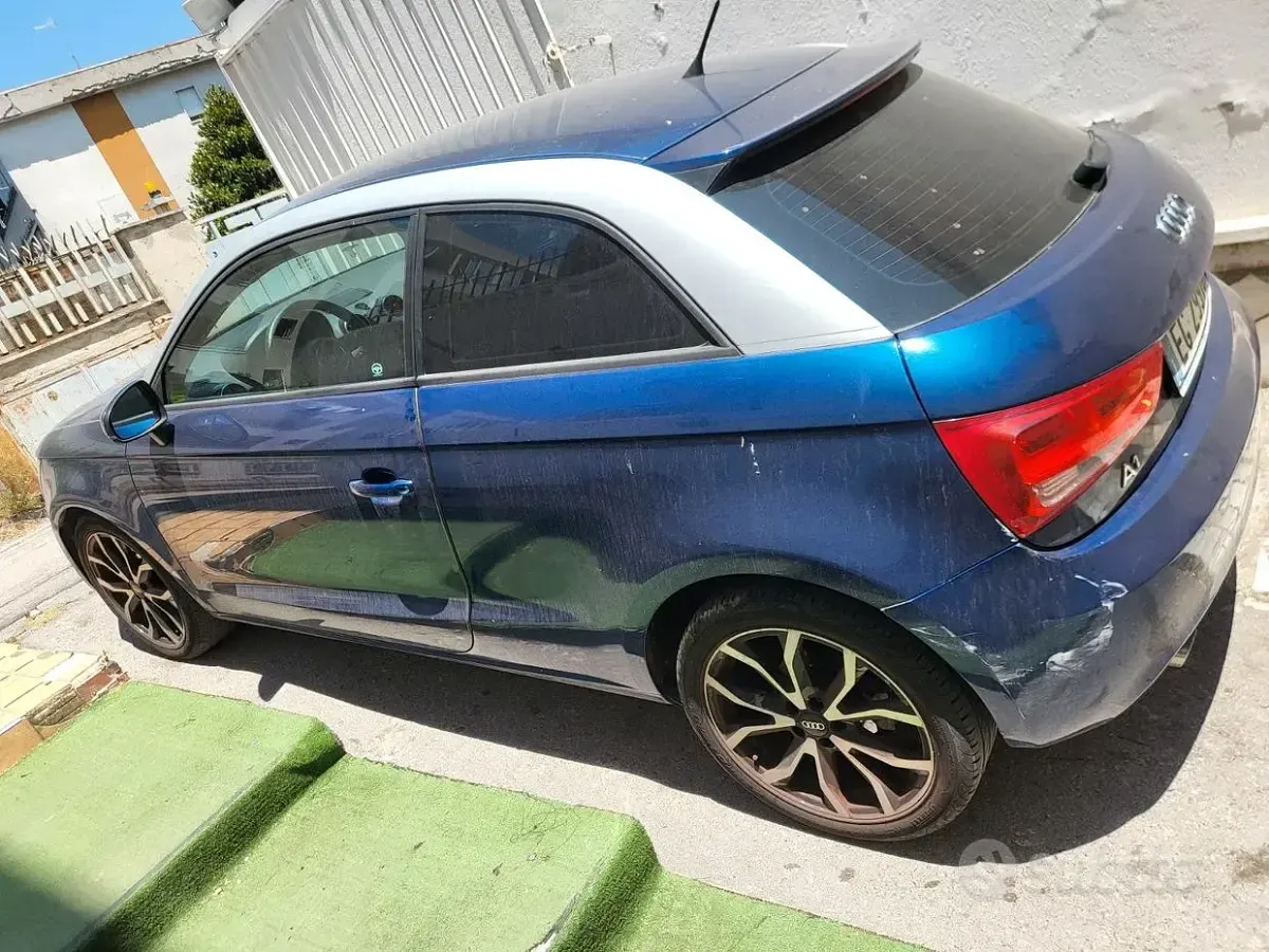 Usata Audi A1 105 CV (77 kW) 2012 Bluazzurro Utilitaria