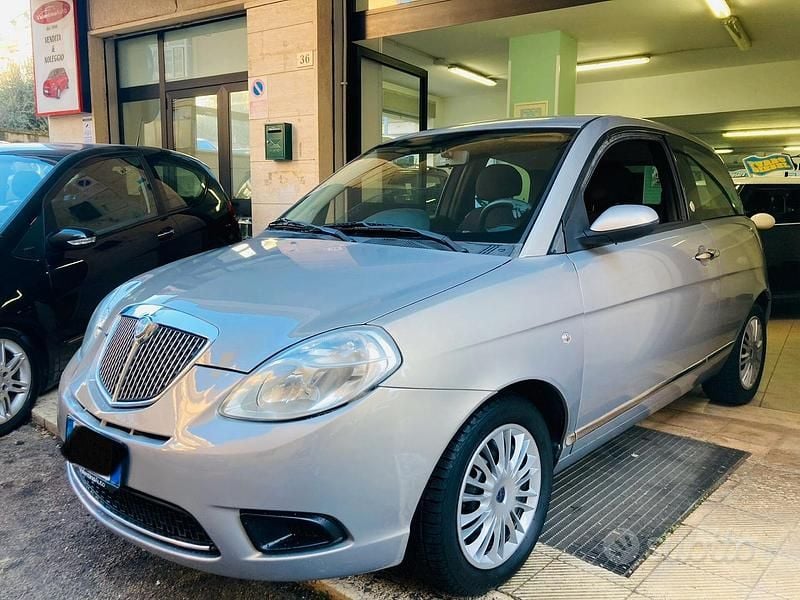 Usata Lancia Ypsilon 77 CV (56 kW) 2009 Grigio Utilitaria
