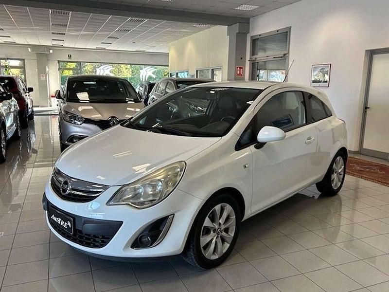 Usata Opel Corsa Club 86 CV (63 kW) 2012 Bianco Berlina