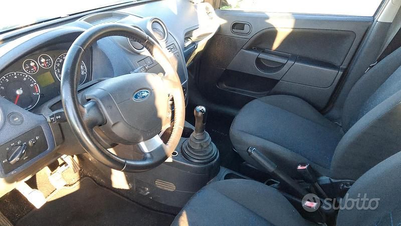Usata Ford Fiesta 2008 Blu Berlina