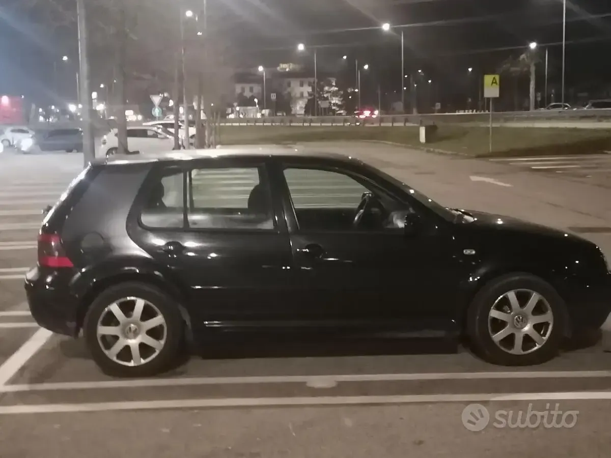 Usata VW Golf IV Highline 105 CV (77 kW) 2003 Nero Station wagon