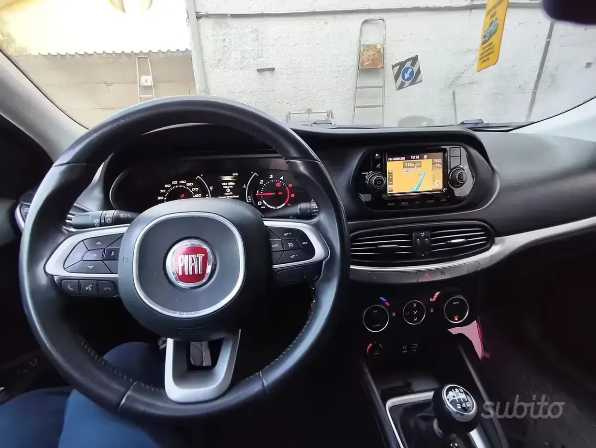 Usata Fiat Tipo 120 CV (88 kW) 2016 Grigio Berlina