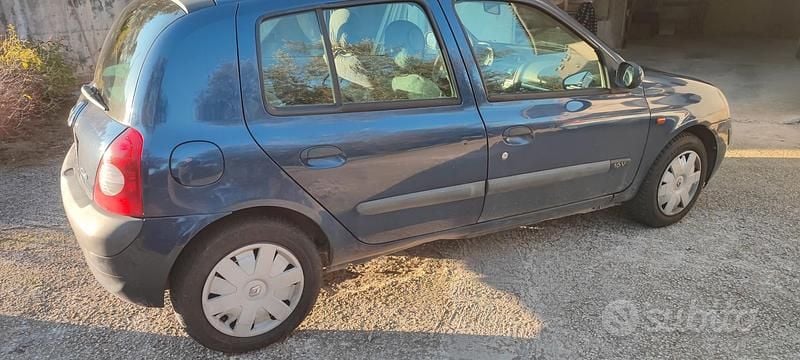 Usata Renault Clio II 75 CV (55 kW) 2001 Berlina