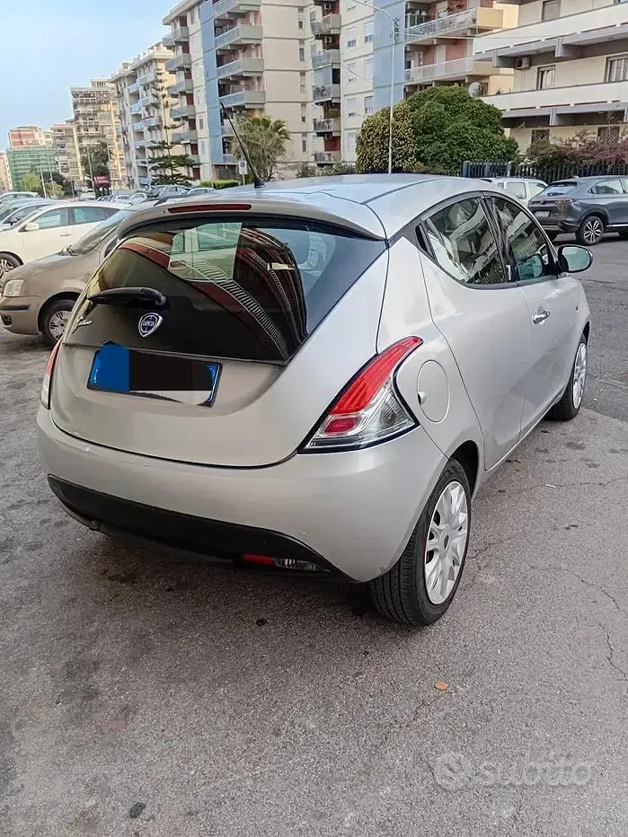 Usata Lancia Ypsilon 95 CV (69 kW) 2011 Grigio Utilitaria