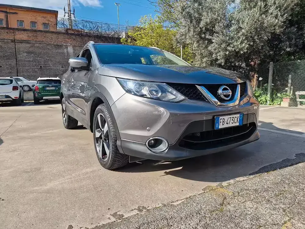 Usata Nissan Qashqai Tekna 131 CV (96 kW) 2016 Grigio SUV