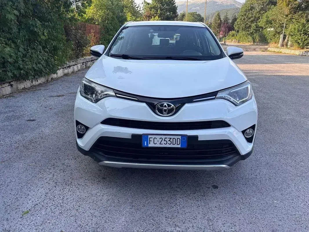 Usata Toyota RAV4 Active 143 CV (105 kW) 2016 Bianco SUV
