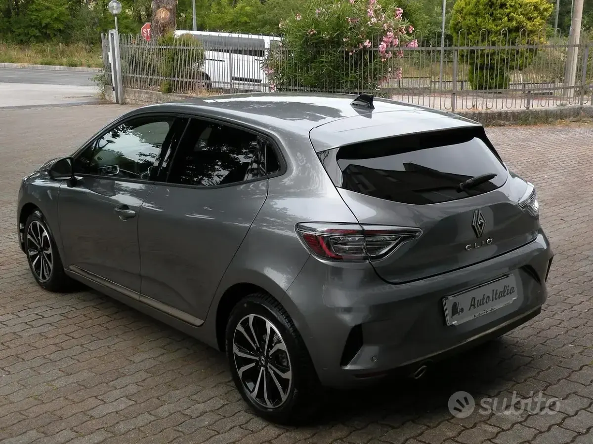 Usata Renault Clio V Techno 91 CV (66 kW) 2025 Grigio Berlina