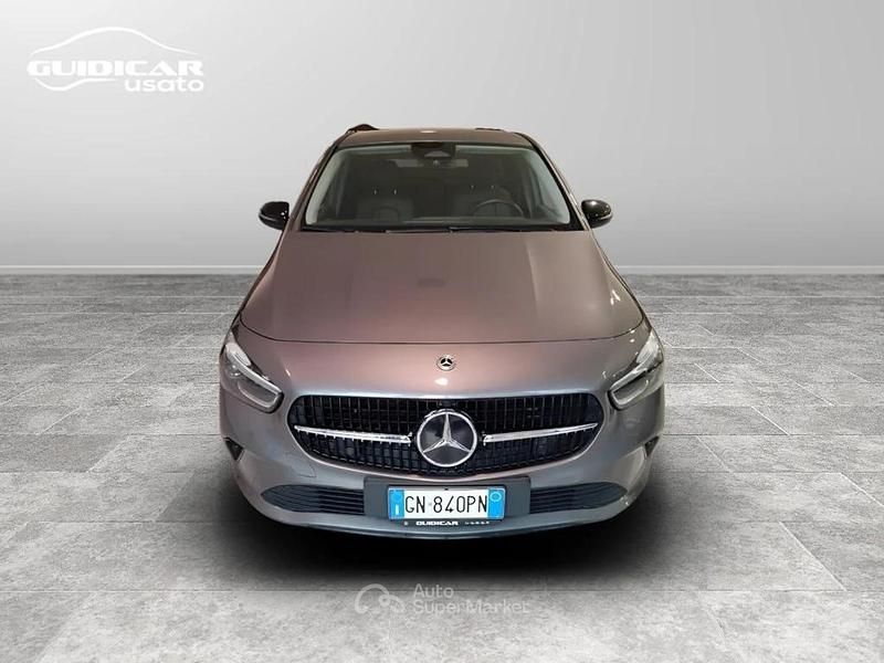 Usata Mercedes B180 Advanced 116 CV (85 kW) 2023 Grigio Monovolume