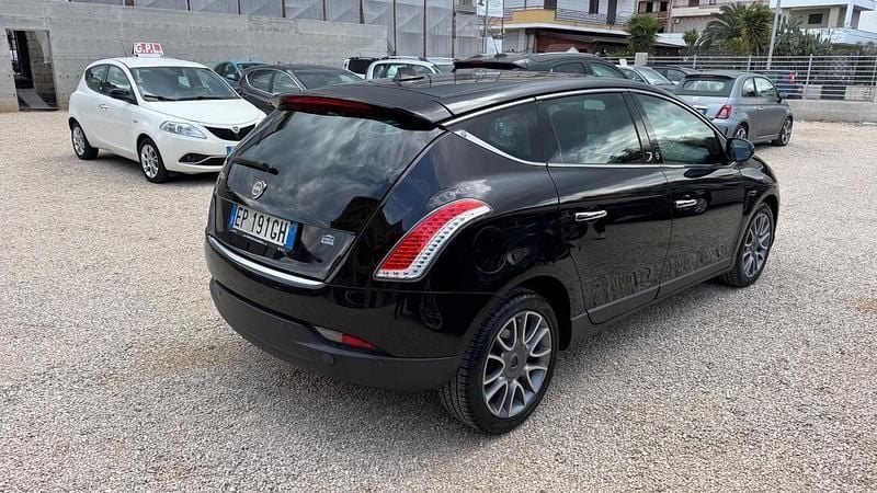 Usata Lancia Delta Gold 120 CV (88 kW) 2012 Nero Utilitaria