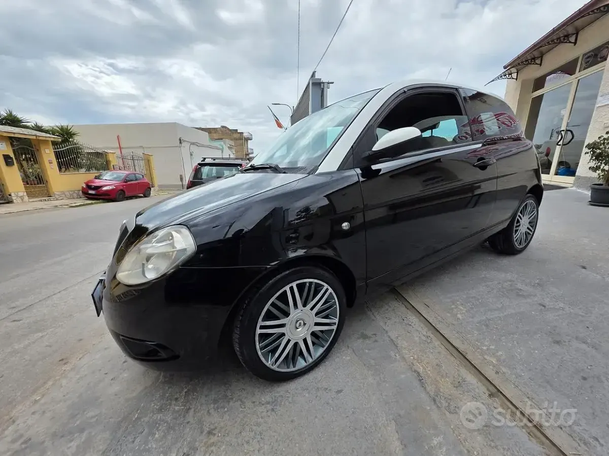 Usata Lancia Ypsilon 105 CV (77 kW) 2007 Nero Utilitaria