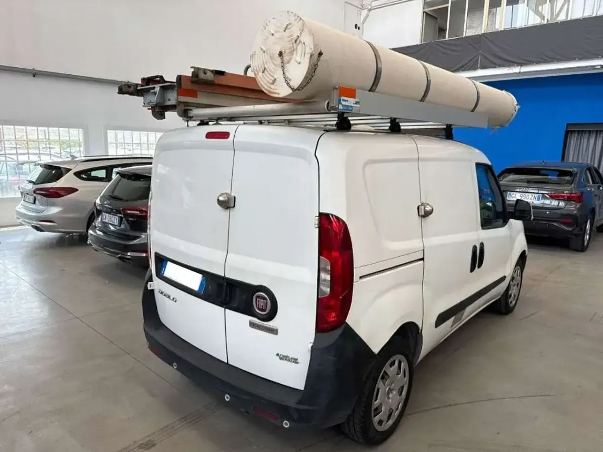 Usata Fiat Doblò 120 CV (88 kW) 2019 Bianco pastello Monovolume