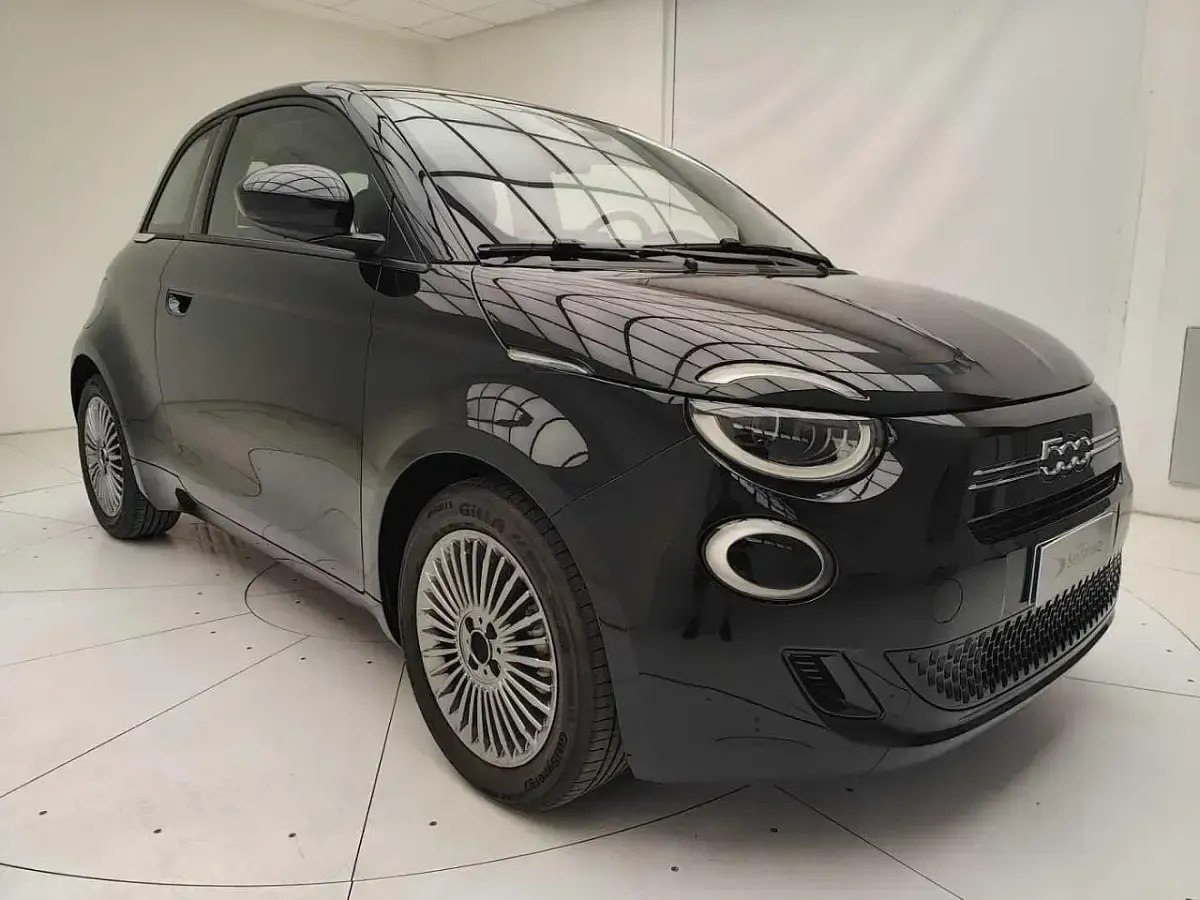 Nuova Fiat 500 65 CV (47 kW) 2025 Nero Berlina