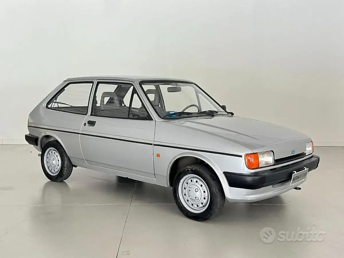 Usata Ford Fiesta 44 CV (32 kW) 1984 Grigio Utilitaria