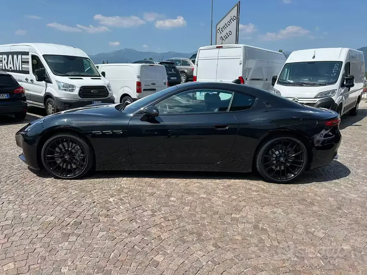 Usata Maserati Granturismo 490 CV (360 kW) 2024 Nero metallizzato Coupé