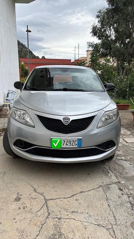 Grigio Usata 2016 Lancia Ypsilon Due volumi | 7200 € (Buon prezzo) - Immagine 1/4