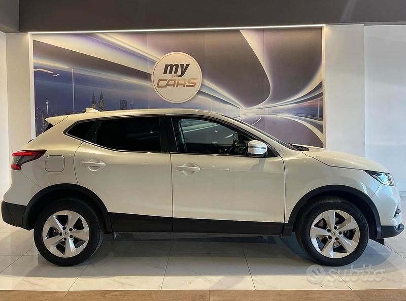 Usata Nissan Qashqai Tekna 131 CV (96 kW) 2017 Bianco SUV