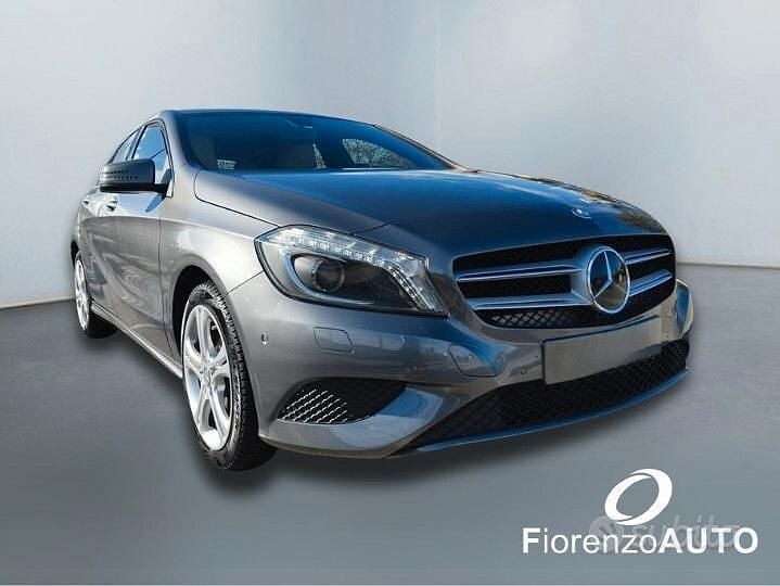 Grigio Usata 2016 Mercedes A180 Premium Tre volumi | 14.880 € (Buon prezzo) - Immagine 1/4