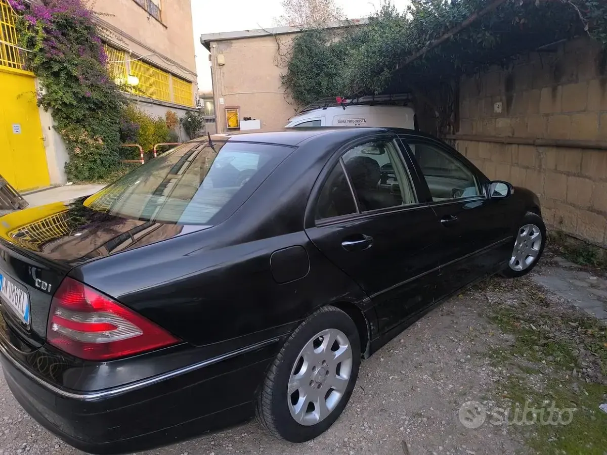 Usata Mercedes C220 150 CV (110 kW) 2004 Blu Berlina