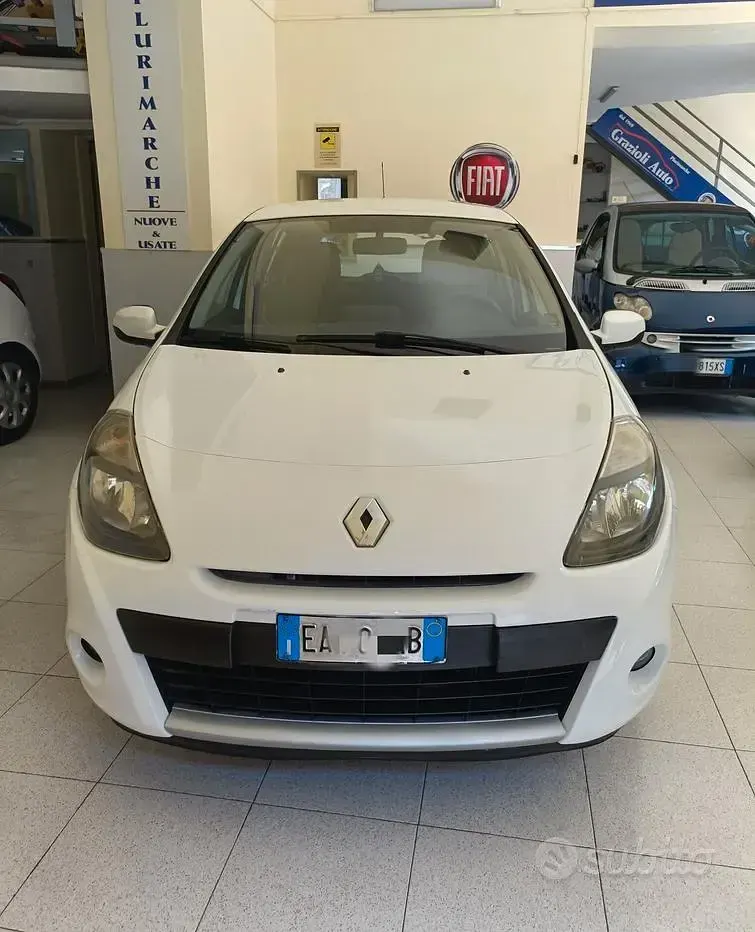 Usata Renault Clio II 75 CV (55 kW) 2009 Bianco Berlina