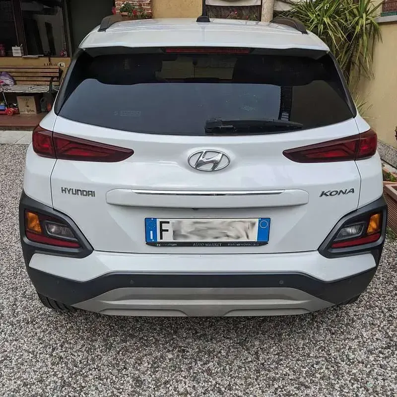 Usata Hyundai Kona Xpossible 120 CV (88 kW) 2018 Bianco SUV