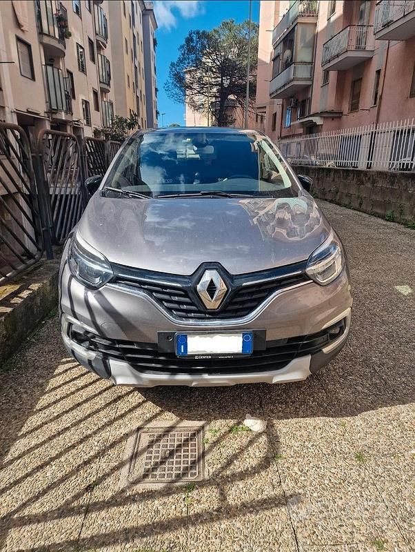 Usata Renault Captur 90 CV (66 kW) 2019 Grigio SUV