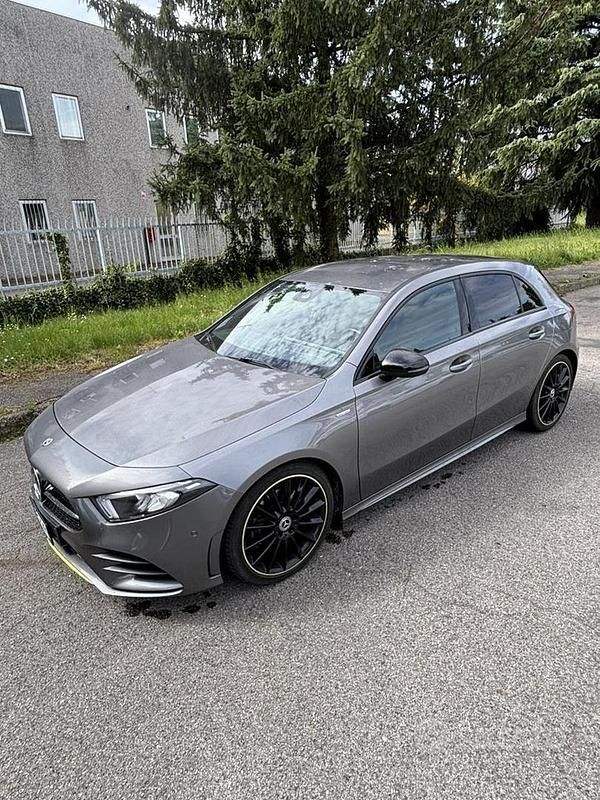 Usado Mercedes A220 AMG 184 CV (135 kW) 2019 Gris Familiar