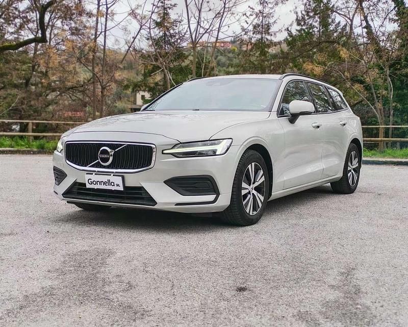 Usata Volvo V60 Business Edition 150 CV (110 kW) 2019 Verde Station wagon