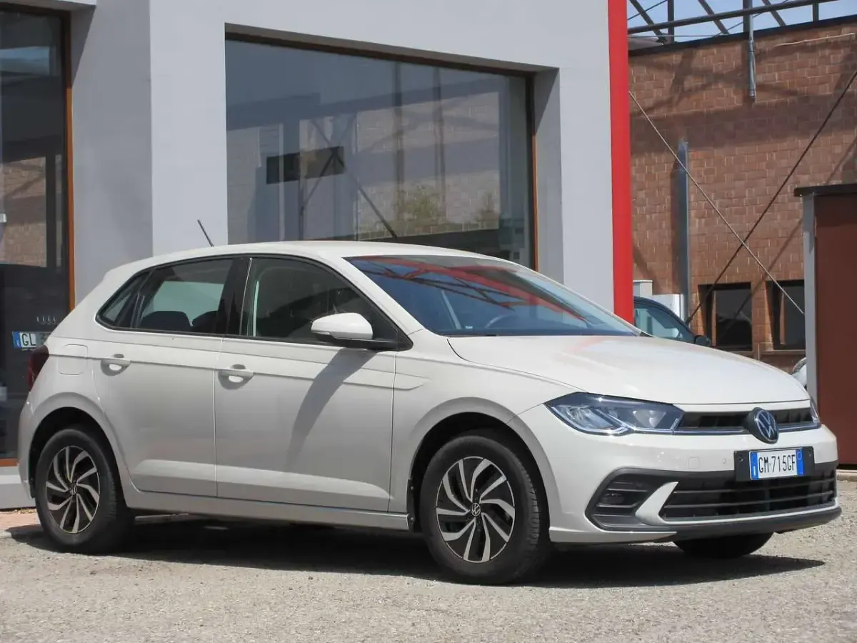 Usata VW Polo Life 95 CV (69 kW) 2023 Ascot grey Utilitaria
